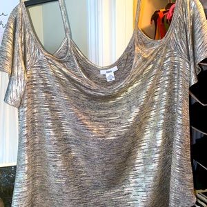 Stunning Bar III metallic top.